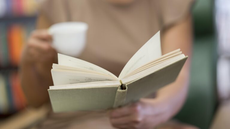 Livro “Os currais da fome e o campo de concentração do Açude do Patu” é lançado nesta quarta-feira (12)