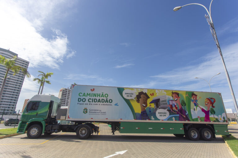 Caminhão do Cidadão e Sindiônibus atendem população no Giga Mall nesta quarta-feira (06)
