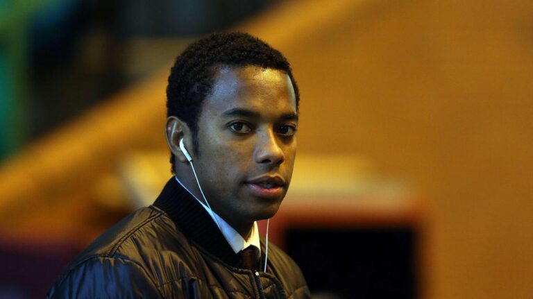Robinho vai tomar banho de sol separado de outros presos