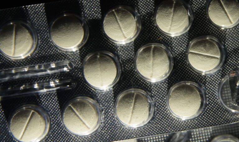 Teto de reajuste para medicamentos em 2024 é definido em 4,5%