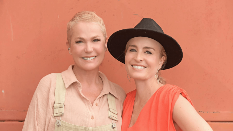Angélica e Xuxa se enfrentam no palco em duelo de dublagem