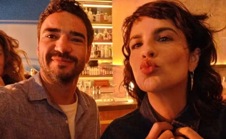 Caio Blat reencontra a ex Maria Ribeiro e divulga foto
