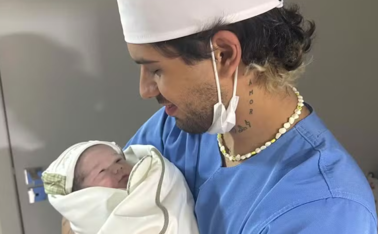 Zé Felipe se declara para filho que está em hospital