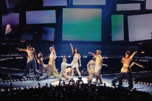 Katy Perry confirma shows em Curitiba e Brasília durante turnê mundial