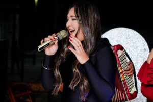 Mylla Torres se apresenta no ibis Praia de Iracema nesta quarta-feira (18)