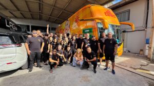 Joelma apresenta ônibus da turnê “Arraiá Isso é Calypso”