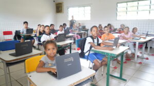 Projeto leva internet e energia solar a escolas públicas em regiões remotas do Brasil