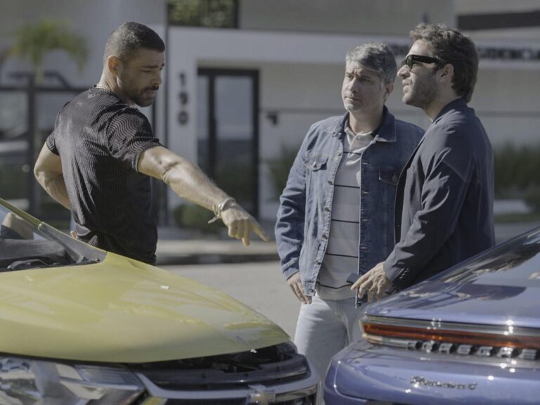 Vale Tudo: Afonso se envolve em acidente com César e quase descobre traição