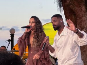 Ivete Sangalo e Arlindinho emocionam ao cantar músicas de Arlindo Cruz