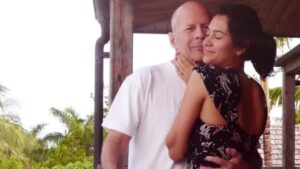 Esposa de Bruce Willis diz que morar em casa separada do ator foi a decisão “mais difícil”