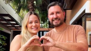 Presidente da Alece e esposa brincam com polêmica da Havaianas