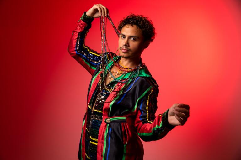 Icapuí recebe Silvero Pereira durante programação do Festival da Lagosta