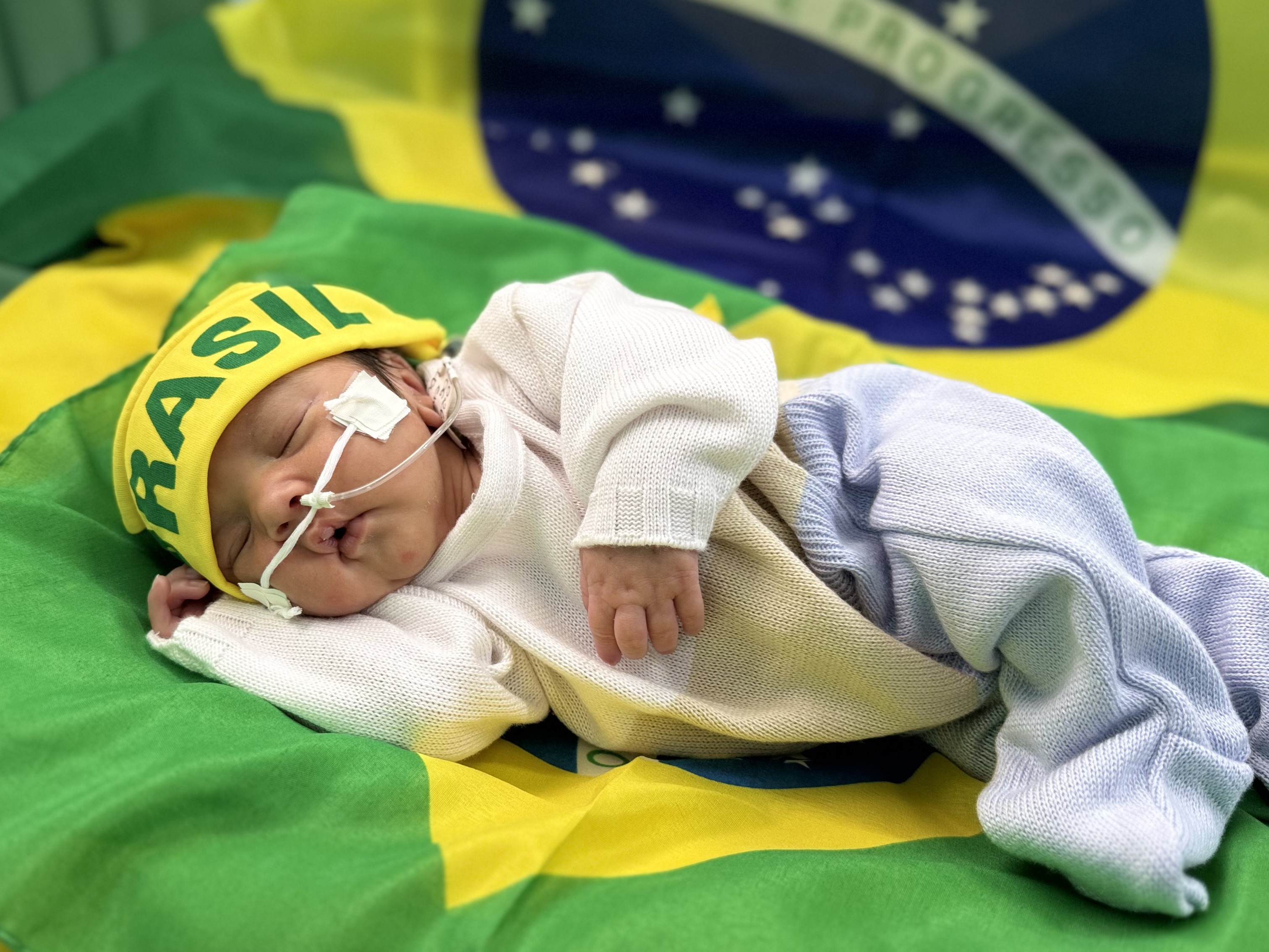 Bebês ganham ensaio temático da Copa na Santa Casa de Sobral
