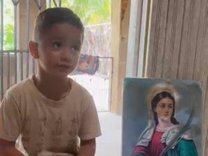 Menino de 5 anos viraliza ao recitar oração de São Bento em latim